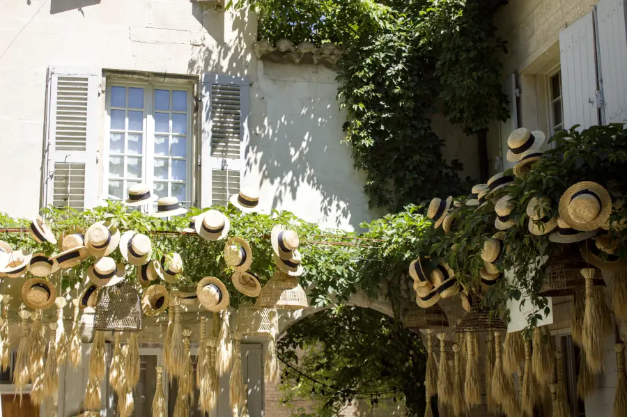 Chic boutique window display with artisanal straw hats in Saint-Rémy-de-Provence.